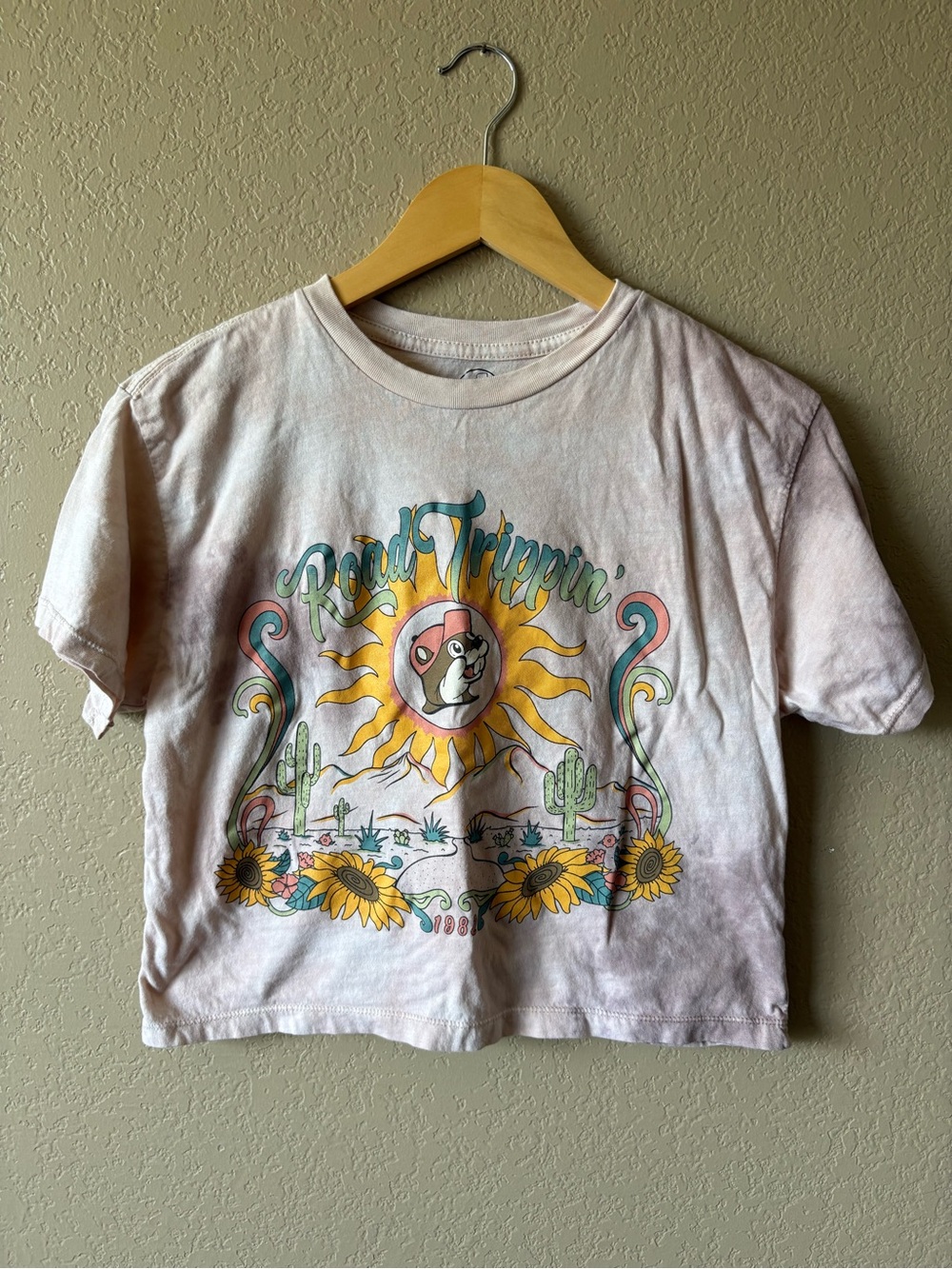 Buc-ee's Women's Small Crop Top T Shirt Road Trippin' Sunflower Tie Dye